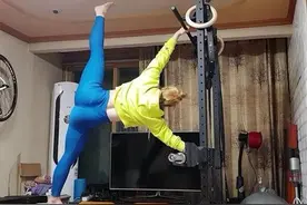 把家改成健身房的，竟是个女生，高颜值韩国妹子钟爱撸铁图片
