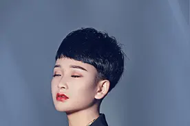 泪蛋蛋掉在酒杯杯里-马美如-醉美音乐汇-我咋活得这么累图片