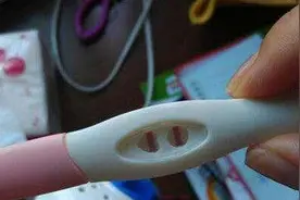 超预产期1周还没动静，婆婆却说是好事，当医生打开肚子后吓着了图片