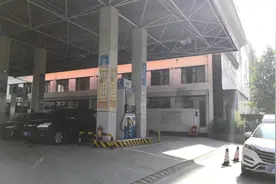 加油站里这种操作很危险，多地叫停图片