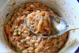 肉馅饺子怎么才能鲜嫩多汁，掌握“2放2不放”，饺子会鲜嫩多汁图片