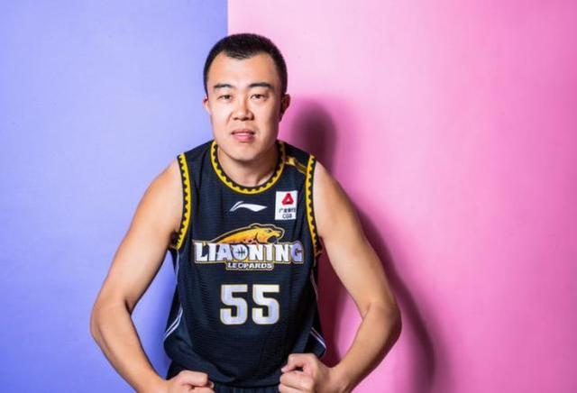 上赛季他们的外援是梅奥,弗格,泰勒,目前来看梅奥和泰勒大概率不会
