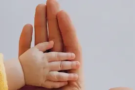 嘴唇起泡是上火？病毒感染才是元凶！还有传染性，千万不能掉以轻心图片