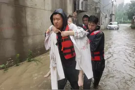 【警徽闪耀抗洪防汛一线】哪里有需要就在哪里战斗 ——安阳市公安局全警出动抗洪抢险救援护平安图片