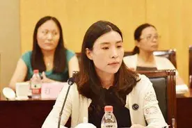 中国快递女王：22岁丧夫，又嫁他的司机，如今从马云那套现146亿图片