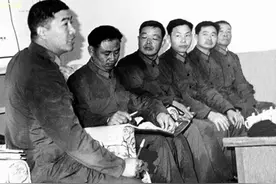 九一三事件后，有一位正在农场劳动的人被召回，担任了空军副司令图片