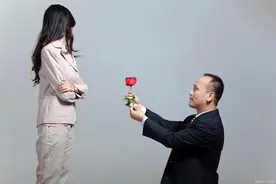 00后女孩拒33岁大叔：大龄男想娶年轻姑娘，仅有房有车是不够的图片