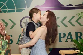 杜江夫妇给儿子庆祝生日，晒一家三口迷彩合照，嗯哼越来越帅气图片