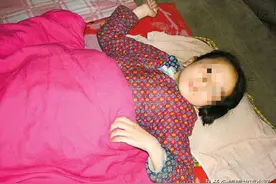 故事：老妇收留一姑娘，不久姑娘病逝，下葬当天家狗产下一狗崽图片