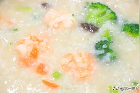 用冻米熬出黏滑鲜香的海鲜粥！饭店几十元的粥在家10元搞定图片