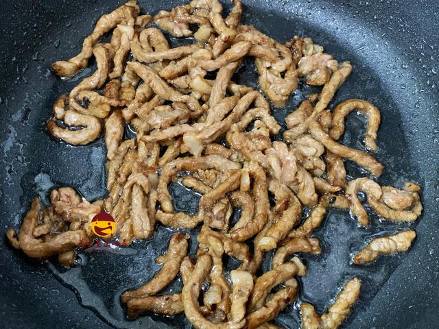 它含20种氨基酸，贵也要多给孩子吃，腌一腌再炒，鲜香软嫩好消化