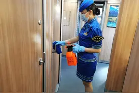 揭秘｜高铁乘务员上班前在忙什么？图片