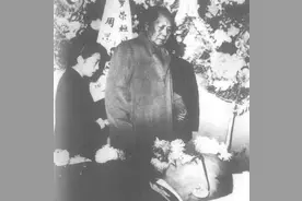 《七律·吊罗荣桓同志》为何15年后才发表？主席的解释令人敬佩图片