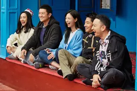 央视Boys遇上浪姐，沈梦辰王智美如画，撒贝宁身高不够帽子凑图片