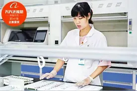 怀孕9个月，她单膝跪地，坚持了20多分钟图片