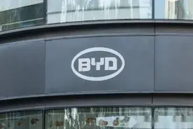 比亚迪汉EV碰撞测试后自燃事件陷罗生门 购买到红色冷却液的汉EV车主要求退车图片