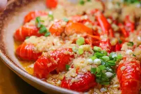 让人又爱又恨的大蒜味如何去除？试试吃点苹果和生菜图片