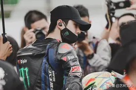 赛车事件4天3次反转，王一博有顶流内味了图片