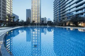 杭州豪宅一哥，小区自带高尔夫球场，为买房客户连刷11次POS机图片