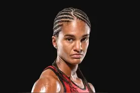 女子P4P第一人，黑人版“人造人18号”阿尼萨-梅克森首秀圆笼图片