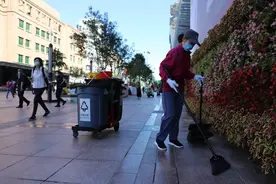 保安、保洁统一换新装，王府井大街打造“金街金服务”图片