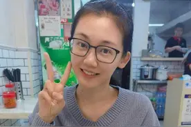 郑恺苗苗晒吃牛肉面照片庆祝结婚一周年，简单幸福又相信爱情了图片