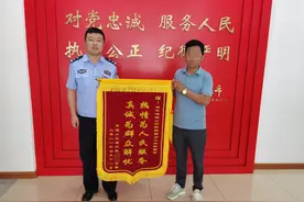负气少女雨夜离家出走 民警全力帮助寻回图片