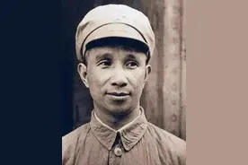 新四军高干会议结束，粟裕收到两盒烟，急追返程干部：日军有埋伏图片