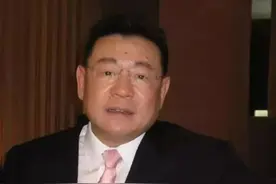 风流豪门刘銮雄：阅女无数，从李嘉欣到吕丽君，为何终娶娱记甘比图片