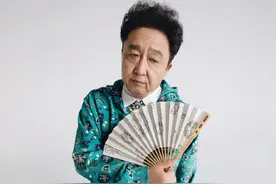 51岁于谦为李宁担任模特！烫染新发型超潮流，比穿相声大褂还帅图片