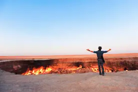 科学家在沙漠放了把火，烧了49年不灭，致上千亿损失图片