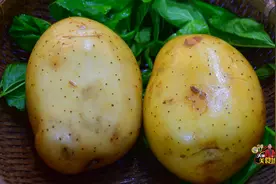 薯条好吃有诀窍，掌握这个小技巧，做出来外酥里嫩，好吃极了图片