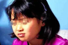 4岁宝宝总挠臀部还说“屁股痒”，妈妈好奇脱裤查看，一粒粒还动图片