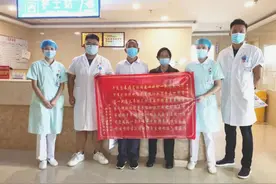六旬夫妇写长诗赠医院：若把本院排第二，谁院又排第一名？图片