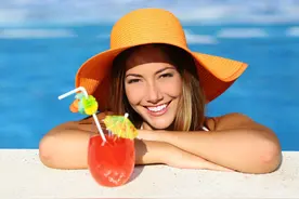 46岁女人哭诉：为了减肥去学游泳，没挡住诱惑毁了家庭，我很后悔图片