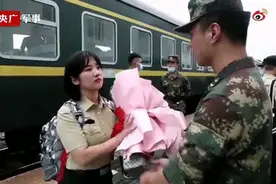 退伍季，猝不及防的爱，甜遍全网图片