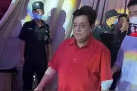 73岁李金斗罕见露面，手脚麻利走路生风，助阵郭德纲破不和传闻图片