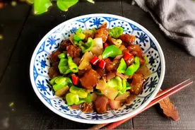 酱牛筋热炒一下，香辣软糯更美味，吃一口就爱上，十分钟就上桌图片