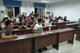大一新生开学，害怕“自我介绍”？给你3条建议图片