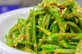 厨师长分享麻椒扁豆的做法，麻味鲜香，扁豆入味，好吃不腻又开胃图片