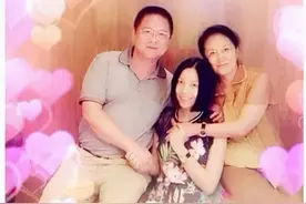 姚贝娜离世五年以后，母亲李信敏走进录音棚：这回换我唱歌给你听图片
