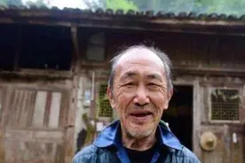 湖北老汉将估价8个亿的金丝楠木屋捐赠给国家，后来怎样图片