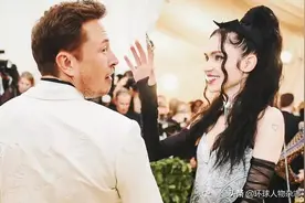 马斯克“怪味”女友又刷屏！两人“作”到配一脸，上火星都要结伴图片