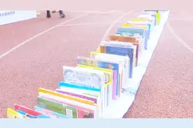 杭州“幕天捐书”公益活动走进竞舟小学 学生纷纷捐出自己的爱书视频封面