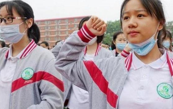 大学期间入党有优势，可弊端却“鲜为人知”，需想好再做决定