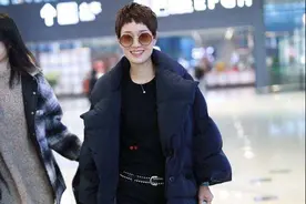 马伊琍腿也太细了，那么紧的裤子也塞得下，穿羽绒服腿还没手臂粗图片
