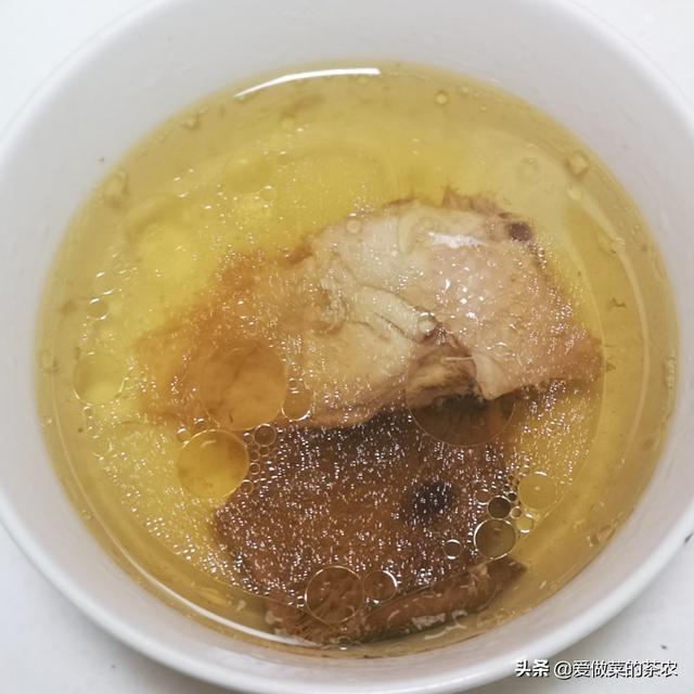 土茯苓煲鸡可以放花胶吗 2026年土茯苓煲鸡可以放花胶吗百度百科