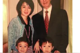 何猷君悼念父亲何鸿燊发父母及哥哥的合照，年轻时长得真的太像了图片
