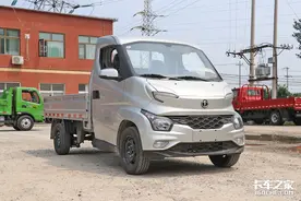 最多能装2吨，4.33万起售，今年最新上市的小卡可比肩轻卡图片