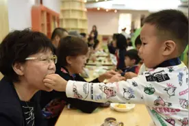 为什么孩子和爷爷奶奶更亲近？看完这四点，孩子父母就要注意了图片